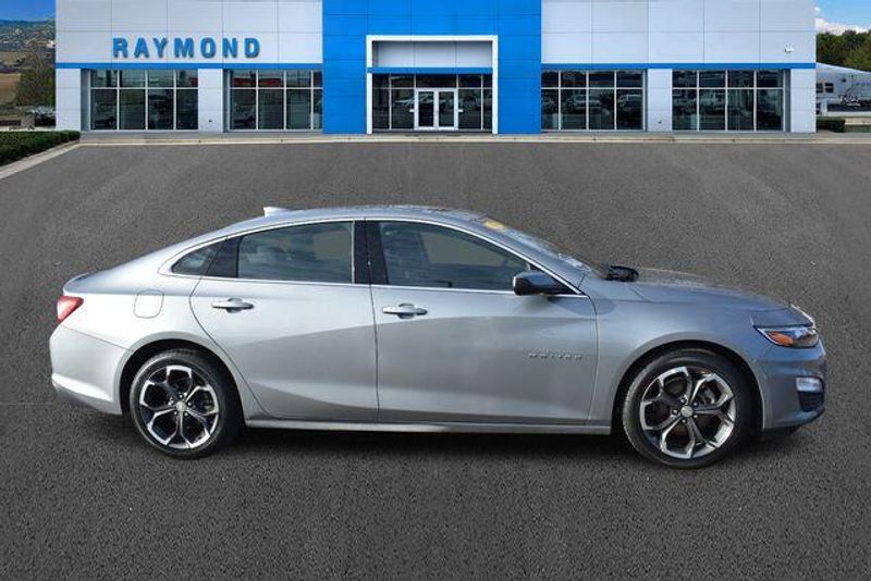 Used 2023 Chevrolet Malibu LTImage 2