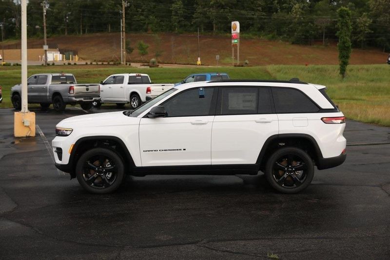 2025 Jeep Grand Cherokee Altitude 4x2Image 4