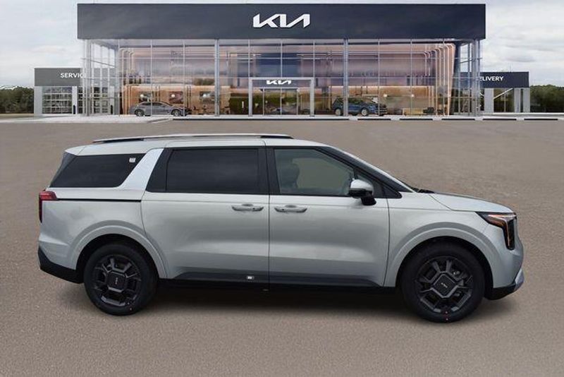 New 2026 Kia Carnival Hybrid EXImage 2