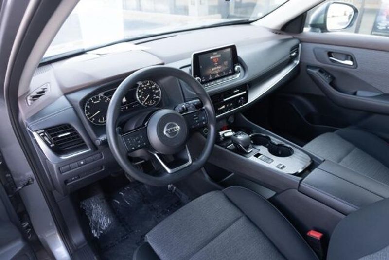 Used 2021 Nissan Rogue SVImage 10