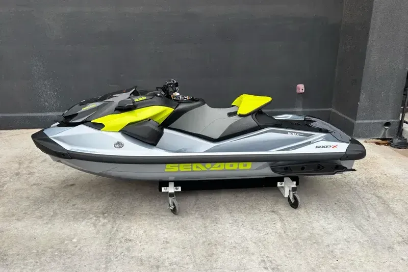 2025 SEADOO RXPX 325 WITH SOUND SYSTEM ICE METAL AND MANTA GREEN 