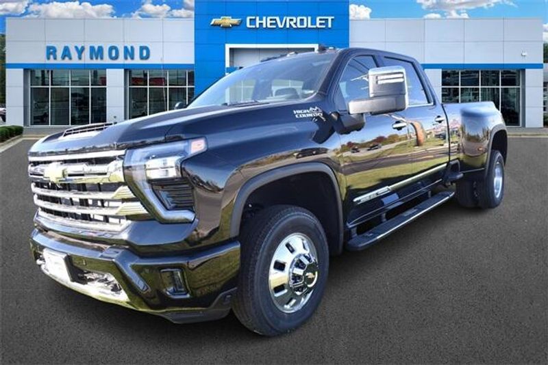 2025 Chevrolet Silverado 3500HD High CountryImage 7