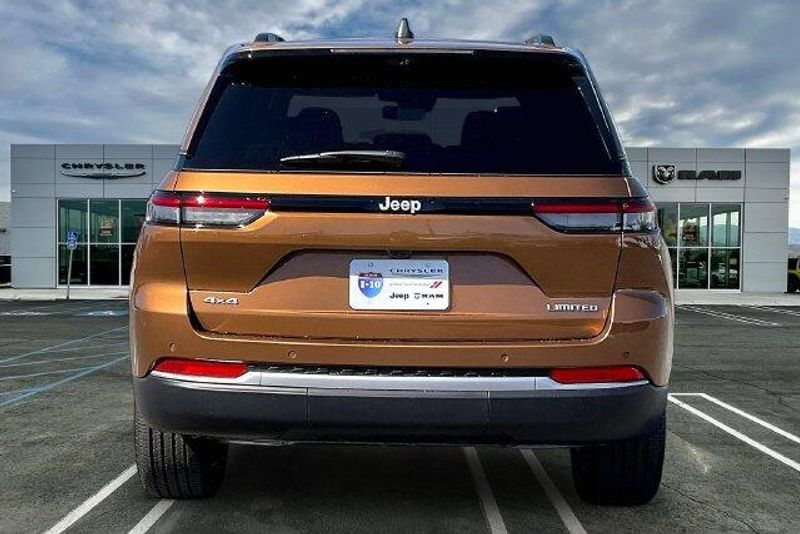 New 2027 Jeep Grand Cherokee Limited 4x4Image 3