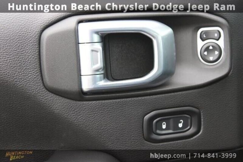 2022 Jeep Wrangler Unlimited Sahara 4xeImage 13