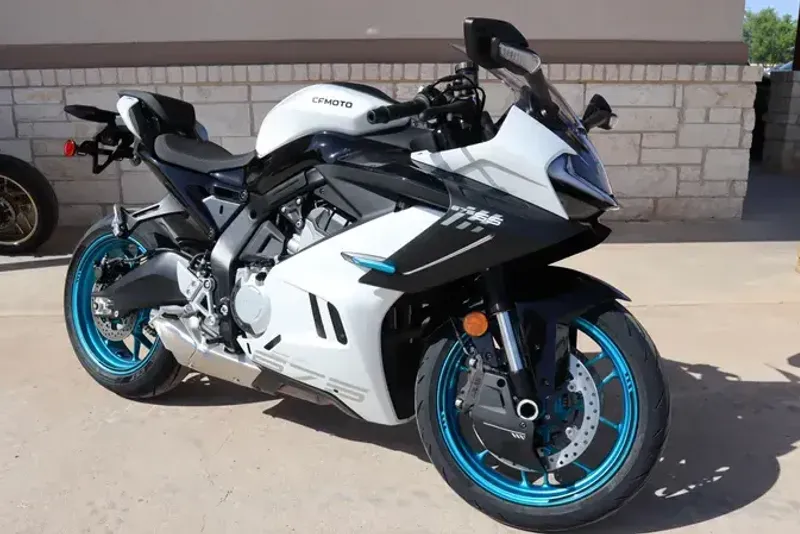 2025 CFMOTO 675SS NEBULA WHITE 