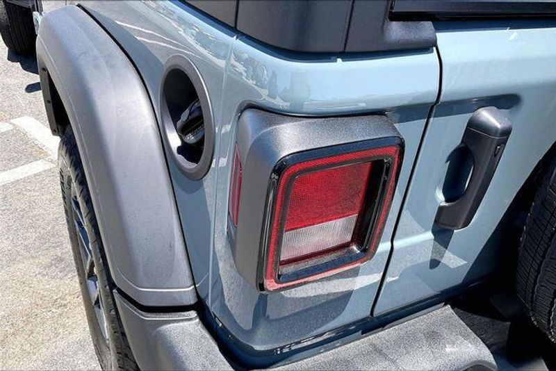 New 2026 Jeep Wrangler 4-door Sport SImage 12