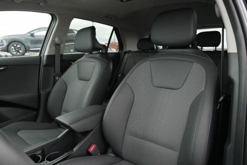 New 2026 Kia Niro EXImage 12