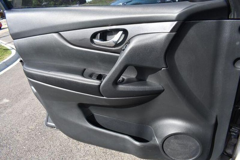 Used 2018 Nissan Rogue SImage 28