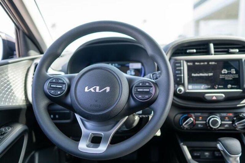 New 2025 Kia Soul LXImage 14