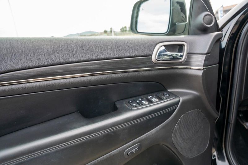 Used 2019 Jeep Grand Cherokee Limited XImage 12