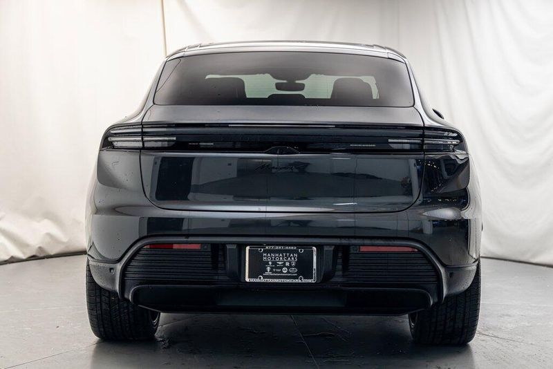 2024 Porsche Macan Electric 4Image 4