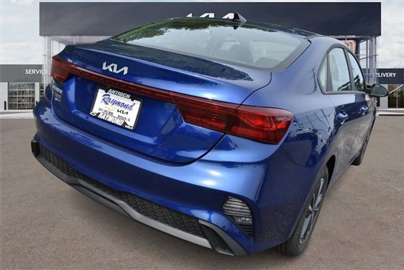 2024 Kia Forte LXSImage 3