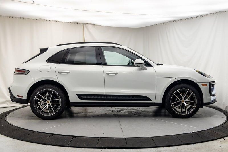 2024 Porsche Macan BaseImage 6