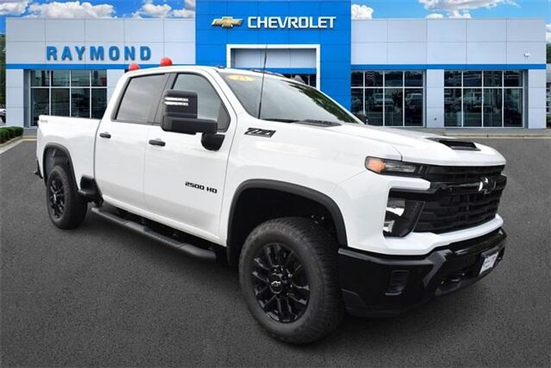 New 2025 Chevrolet Silverado 2500HD CustomImage 10