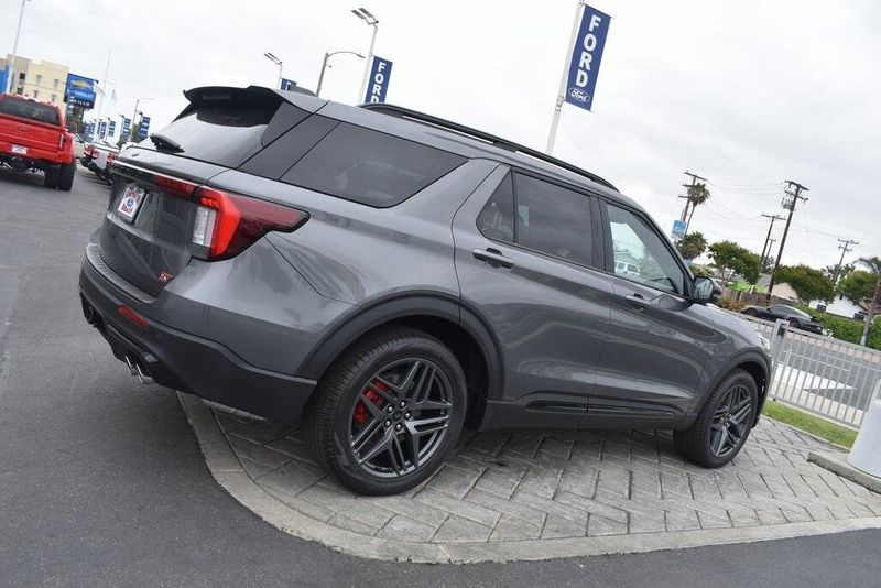 New 2025 Ford Explorer STImage 2