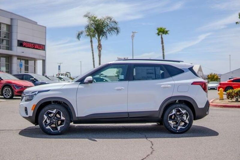 New 2025 Kia Seltos LXImage 4