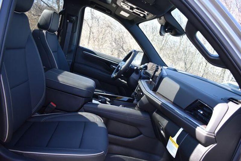 New 2026 Chevrolet Suburban PremierImage 16