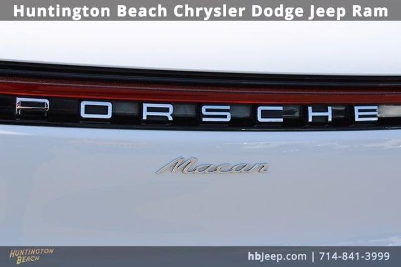 2020 Porsche Macan BaseImage 6