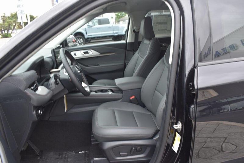 New 2025 Ford Explorer ActiveImage 15
