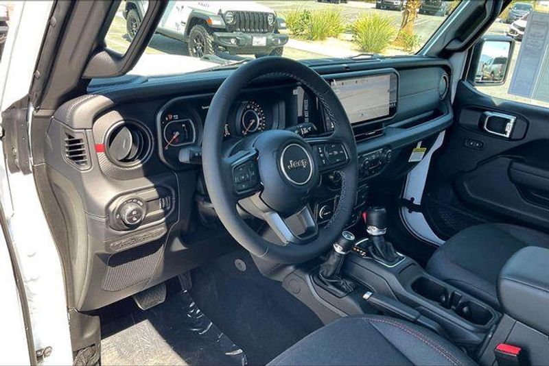 New 2025 Jeep Gladiator Rubicon 4x4Image 6