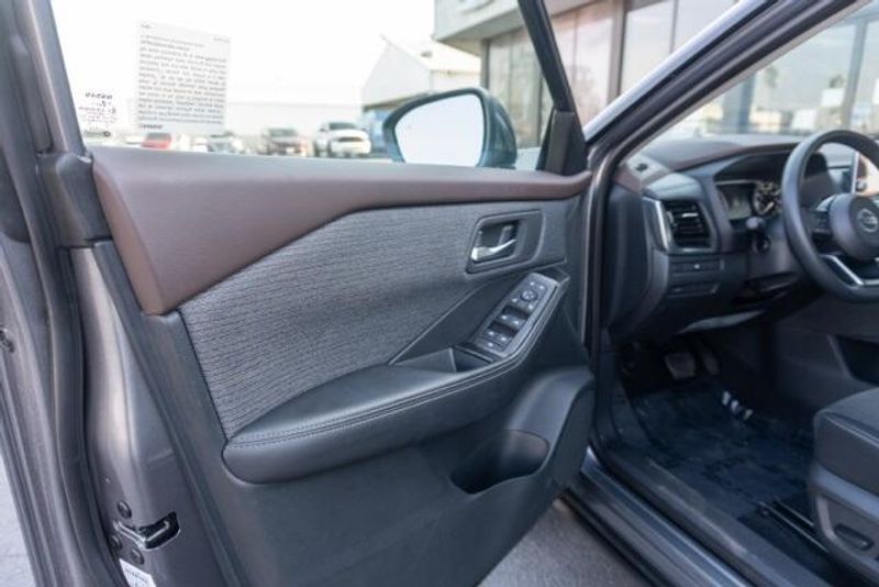 Used 2021 Nissan Rogue SVImage 13