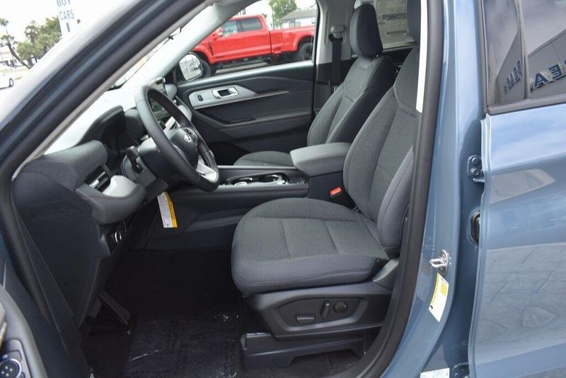 New 2025 Ford Explorer ActiveImage 15