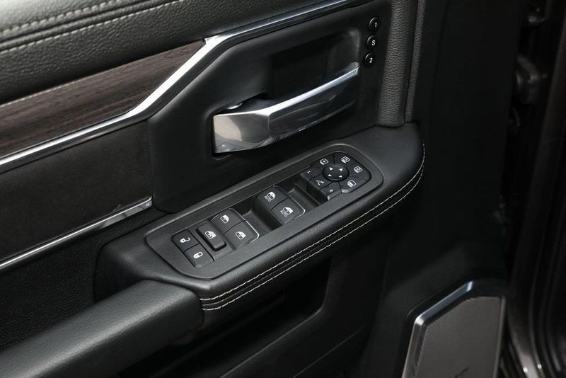 2025 RAM 3500 Laramie Crew Cab 4x4 8