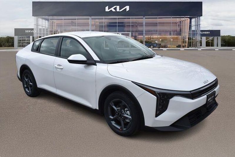 New 2026 Kia K4 LXSImage 1