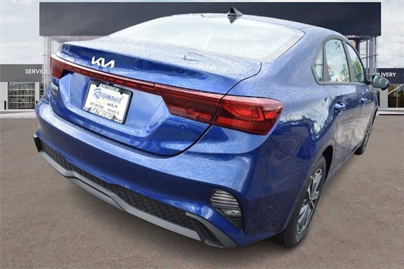 2024 Kia Forte LXSImage 3