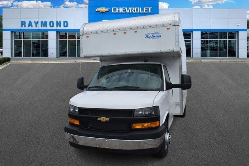New 2025 Chevrolet Express 3500 Work VanImage 9