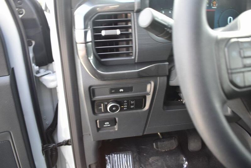 2025 Ford F-150 STXImage 15