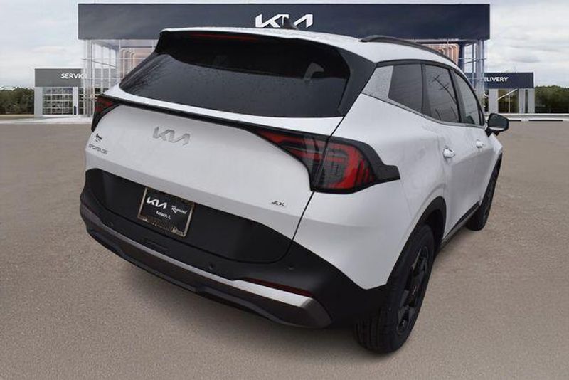 New 2026 Kia Sportage EXImage 4