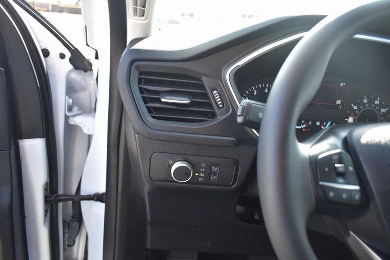 2022 Ford Escape SEImage 13