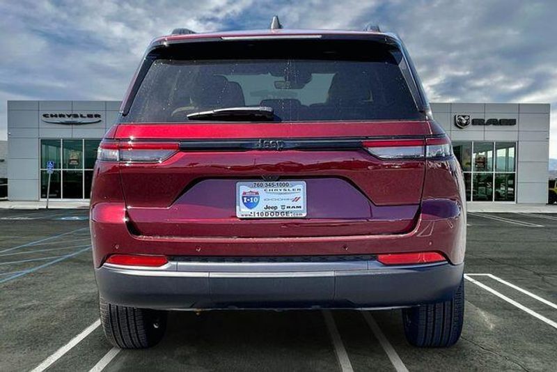 New 2026 Jeep Grand Cherokee Limited 4x2Image 3