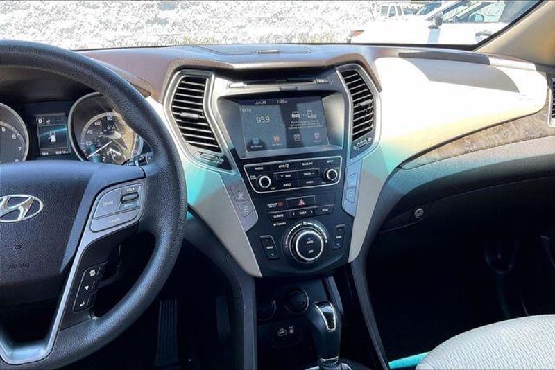 Used 2018 Hyundai Santa Fe Sport 2.4 BaseImage 5