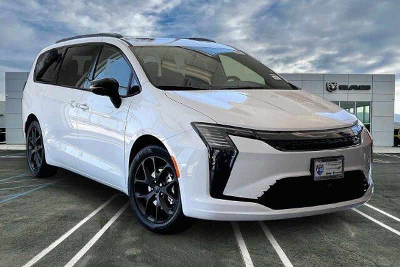 New 2027 Chrysler Pacifica LimitedImage 12