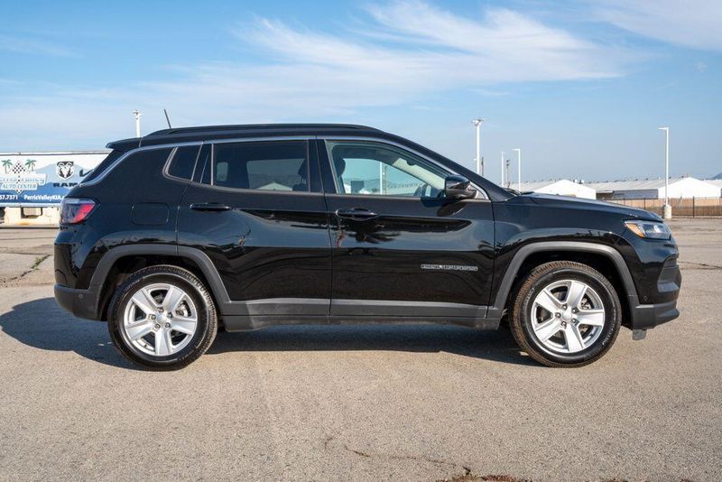 Used 2022 Jeep Compass LatitudeImage 8