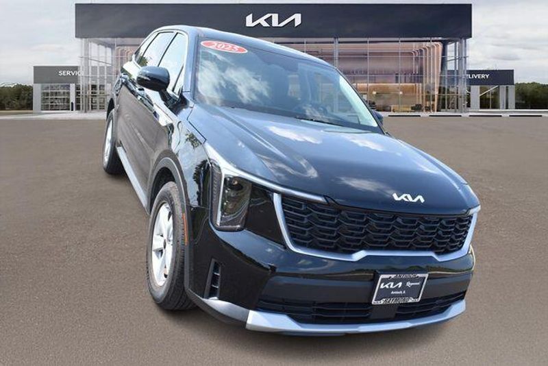 New 2025 Kia Sorento LXImage 10