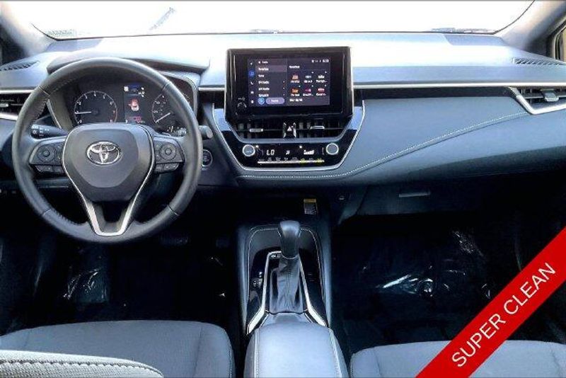 Used 2025 Toyota Corolla Hatchback SEImage 15
