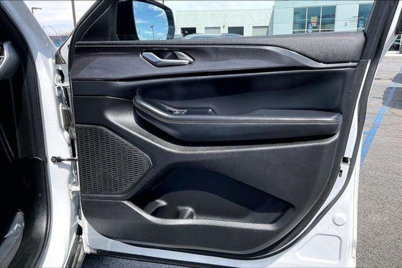 Used 2023 Jeep Grand Cherokee L AltitudeImage 22