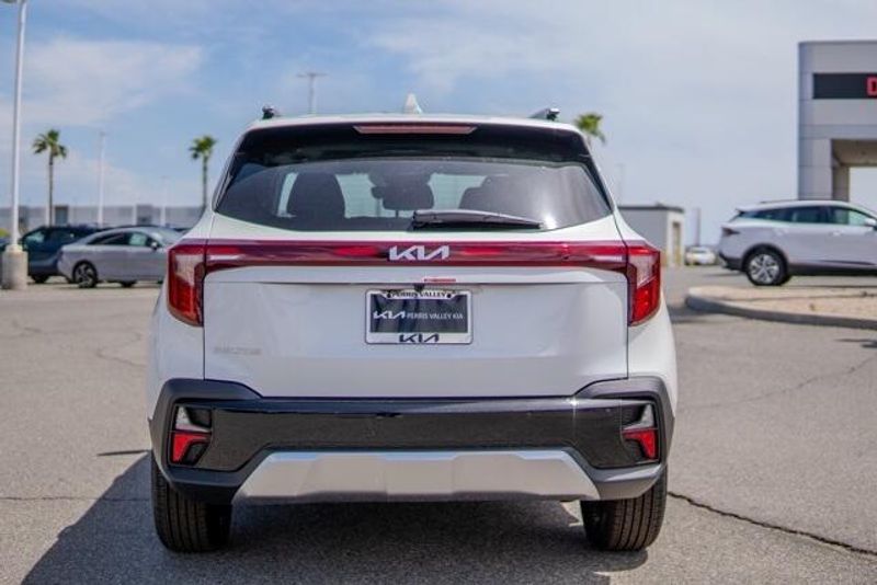 New 2025 Kia Seltos LXImage 6
