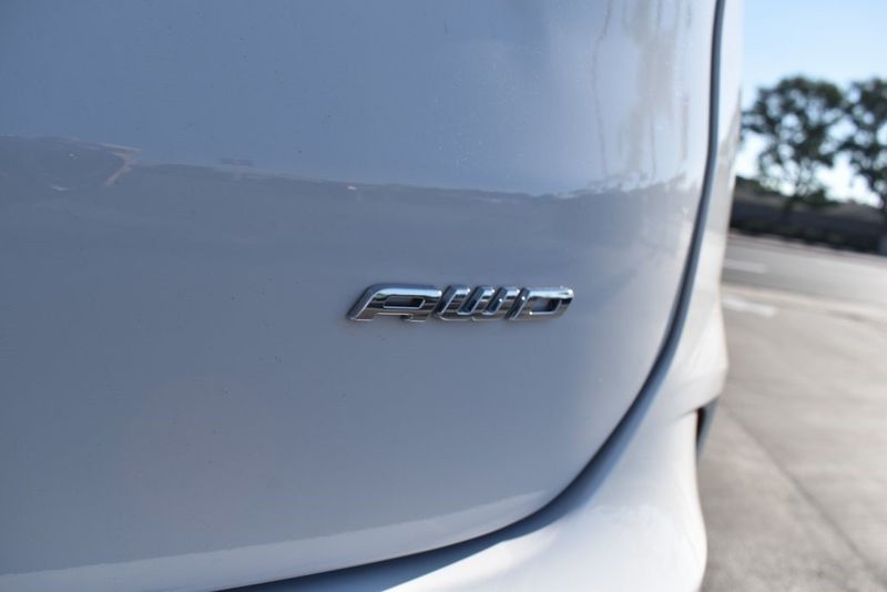2023 Ford Edge SE in a Oxford White exterior color and Ebonyinterior. BEACH BLVD OF CARS beachblvdofcars.com 
