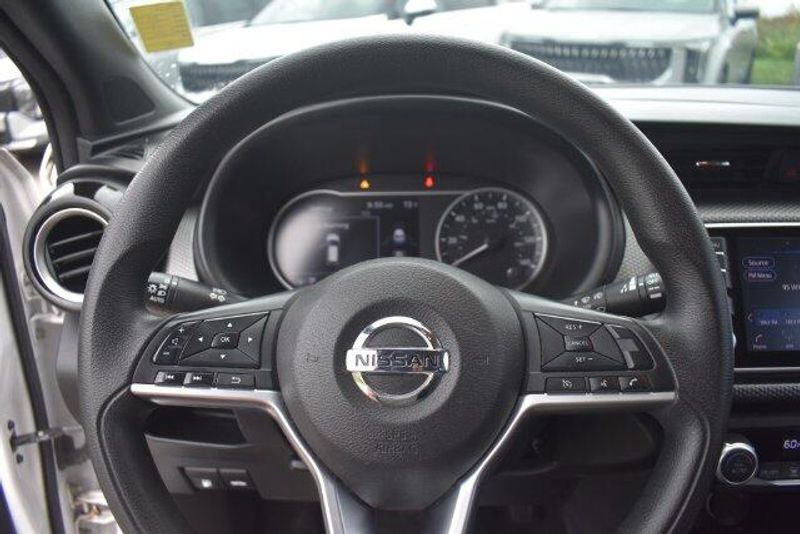 Used 2018 Nissan Kicks SVImage 28