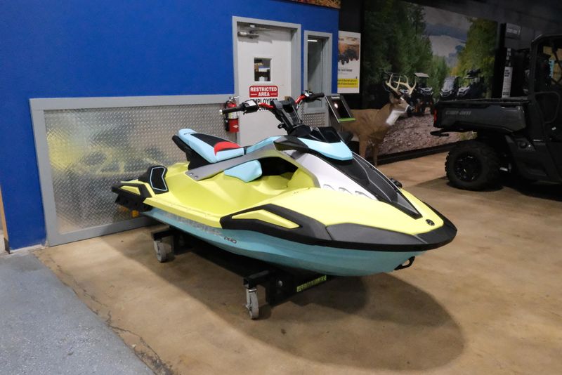2025 YAMAHA JETBLASTER PRO 3UP LUNAR YELLOW AND MINT 