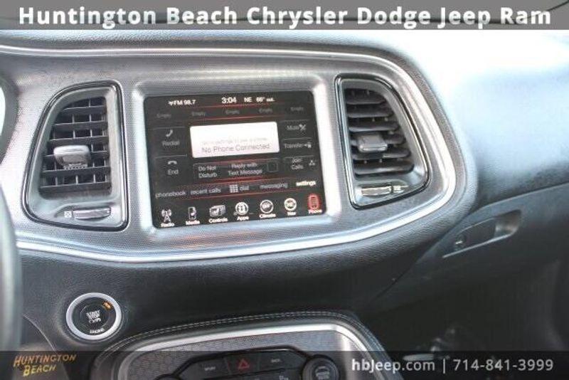 2015 Dodge Challenger SXTImage 14