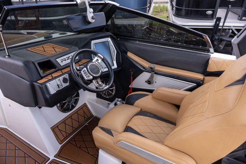 USED 2019 TIGE 2 RZX Image 15