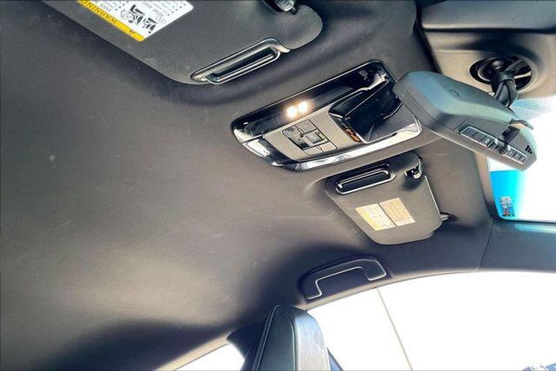 Used 2021 Toyota Venza LimitedImage 29