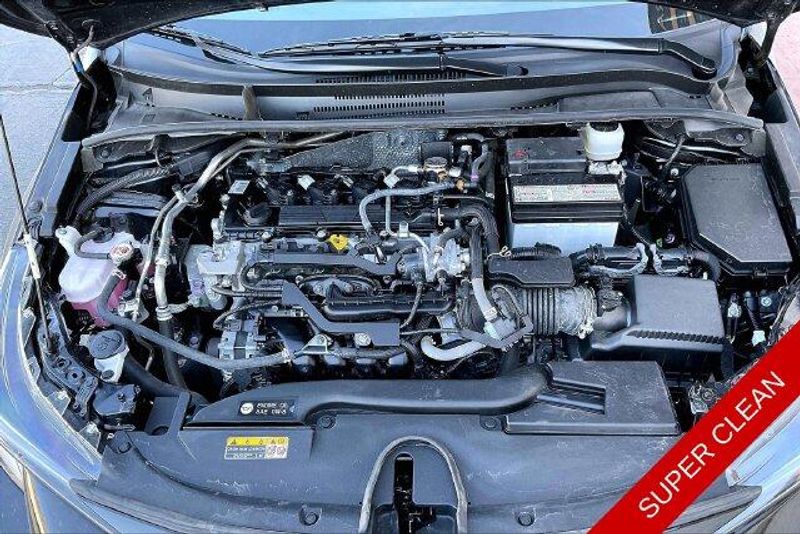 Used 2025 Toyota Corolla Hatchback SEImage 9