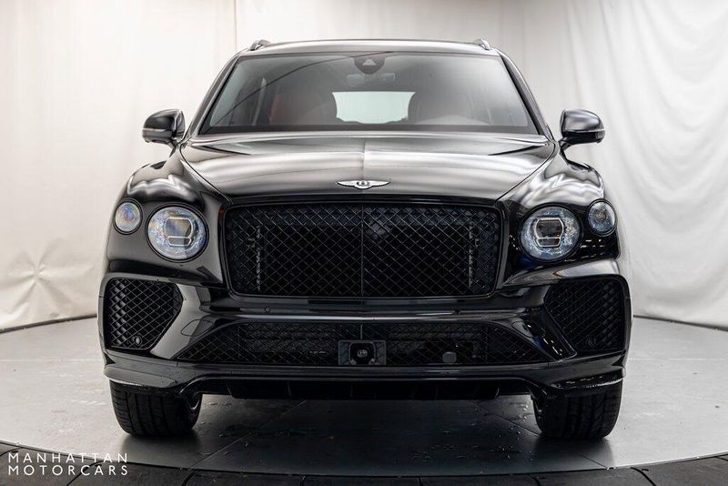 2024 Bentley Bentayga EWB V8Image 8