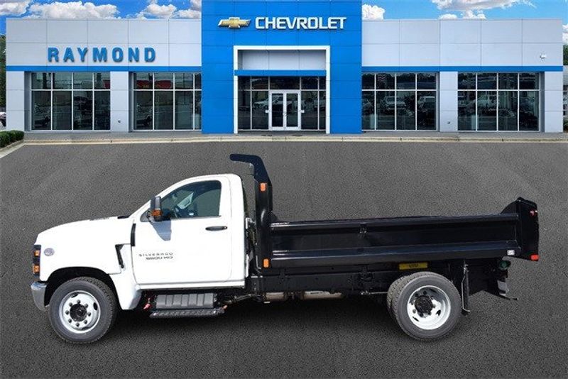 2024 Chevrolet Silverado 5500HD 1WTImage 6